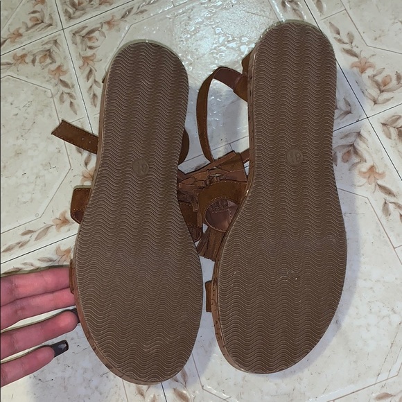Tan sandals - Picture 4 of 4